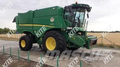 John Deere S670 Combine harvesters