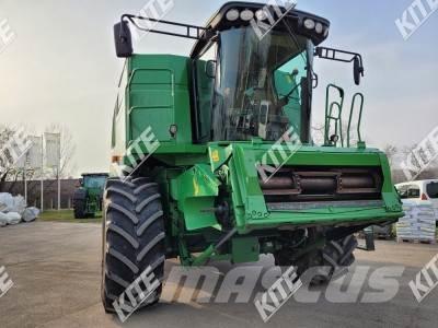John Deere W650 Combine harvesters