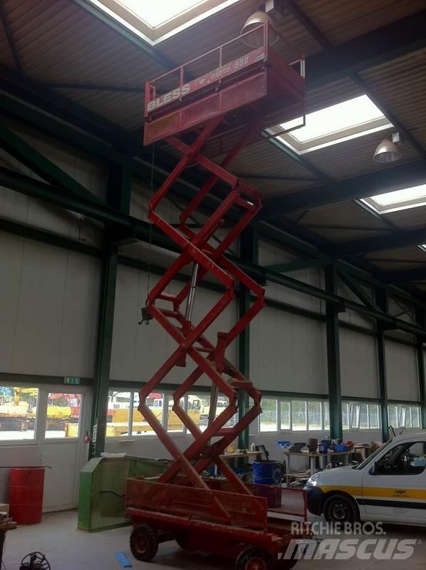  AZ 1009 Articulated boom lifts