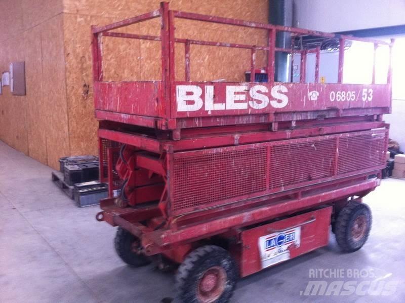  AZ 1009 Articulated boom lifts