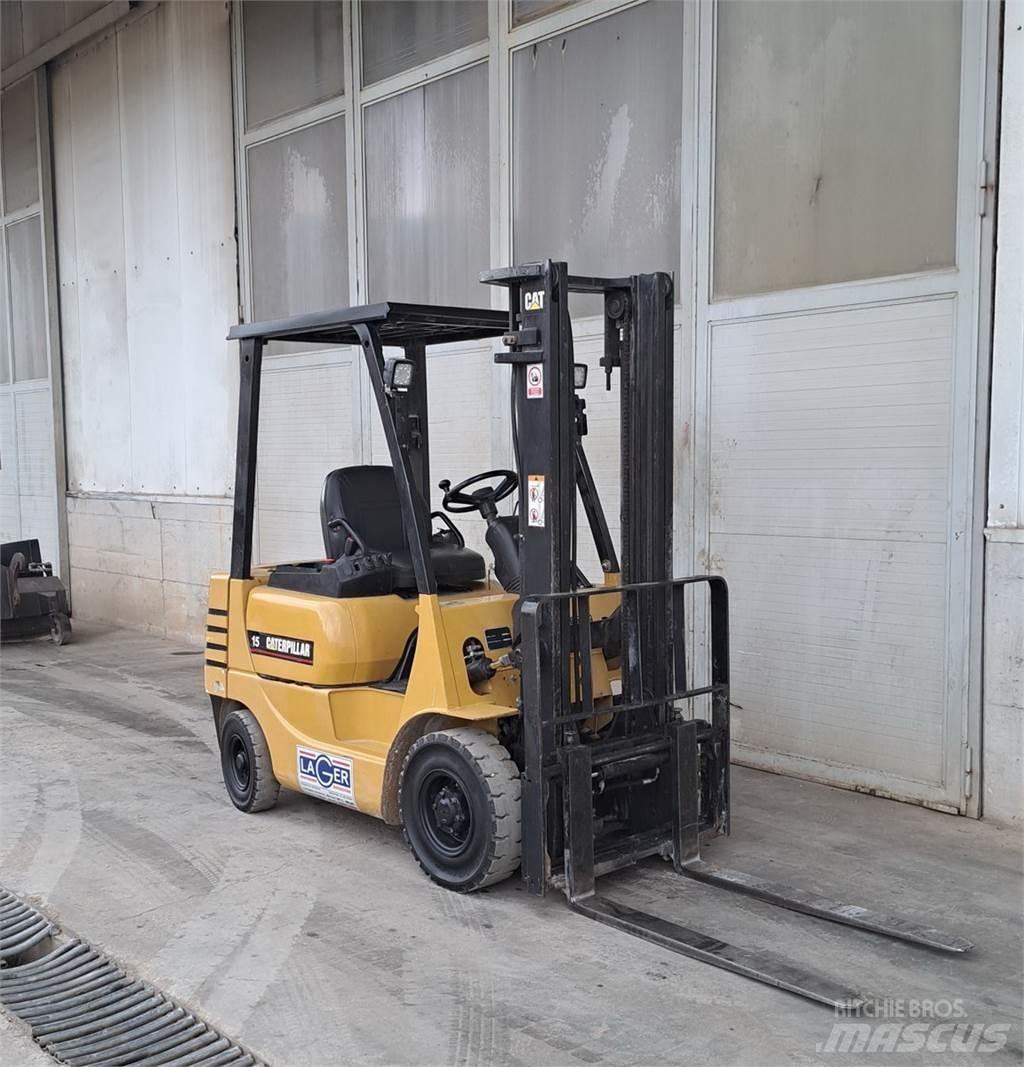 CAT DP15 Diesel trucks