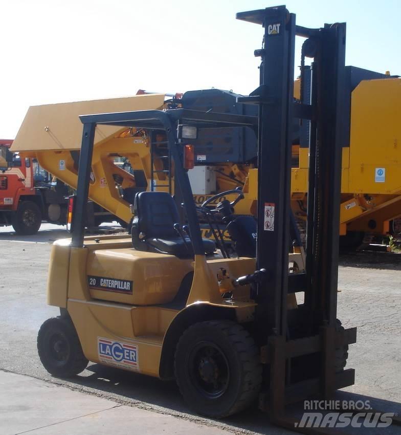 CAT DP20 Diesel trucks