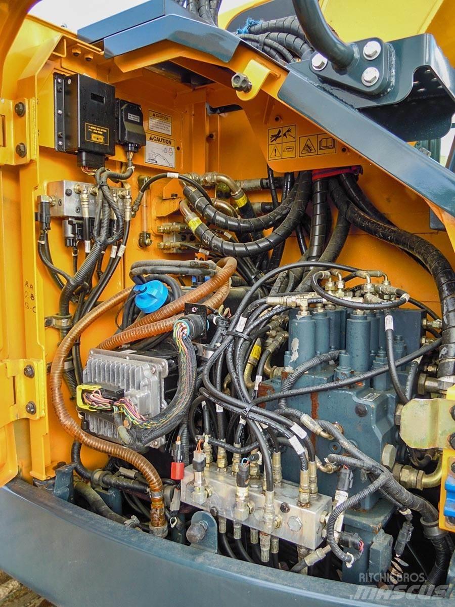 Hyundai HX145LCR Crawler excavators