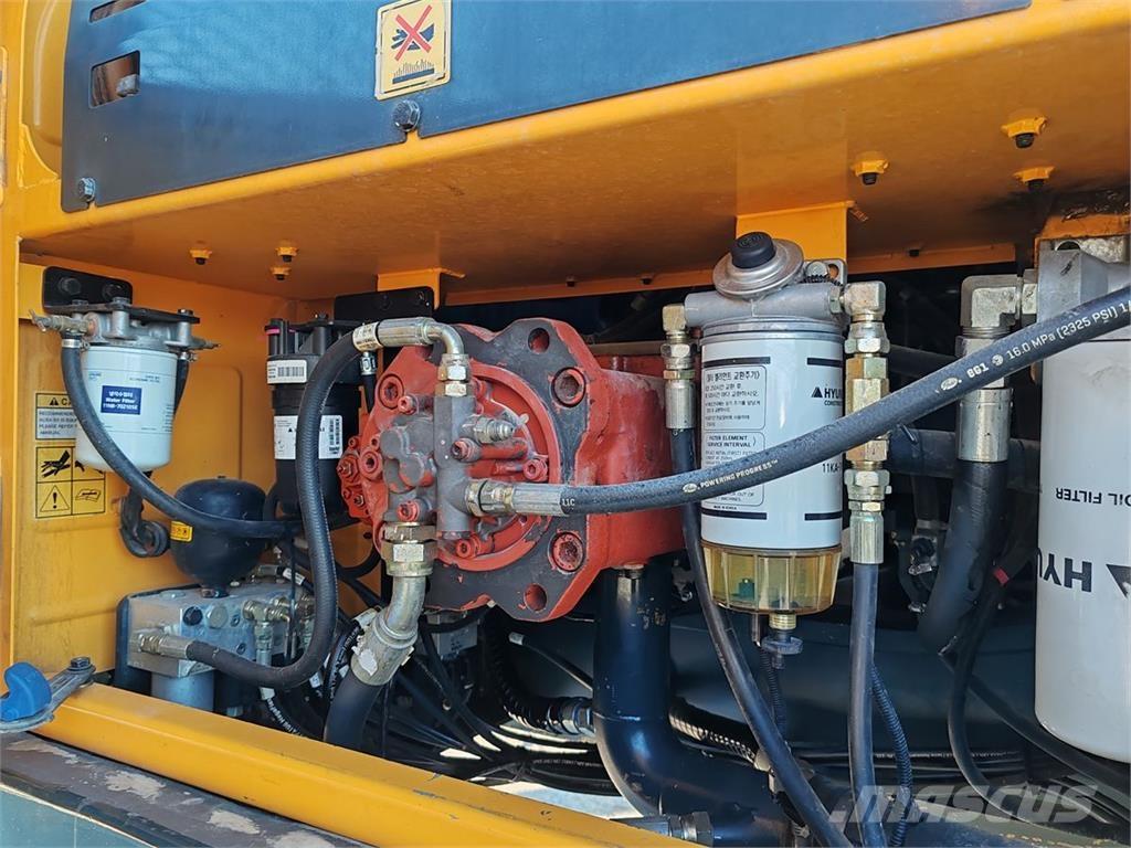 Hyundai HX330L Crawler excavators