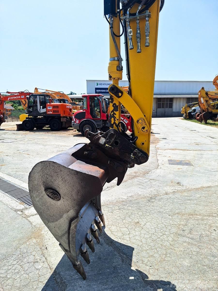 Komatsu PW118MR-8 Wheeled excavators