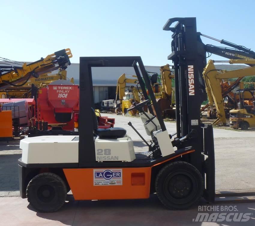 Nissan EGH02 Diesel trucks