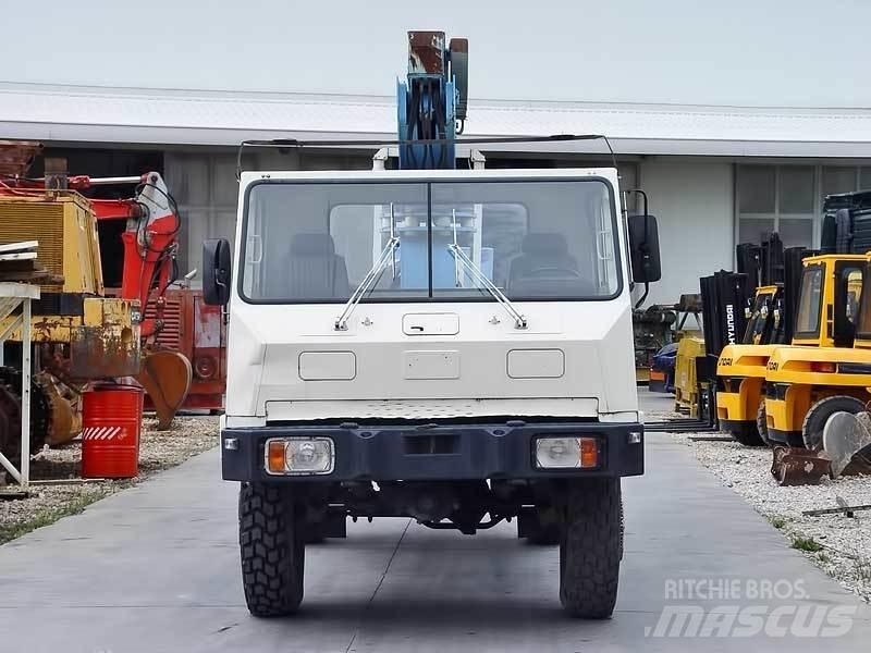  TCMMULTI . Articulated boom lifts