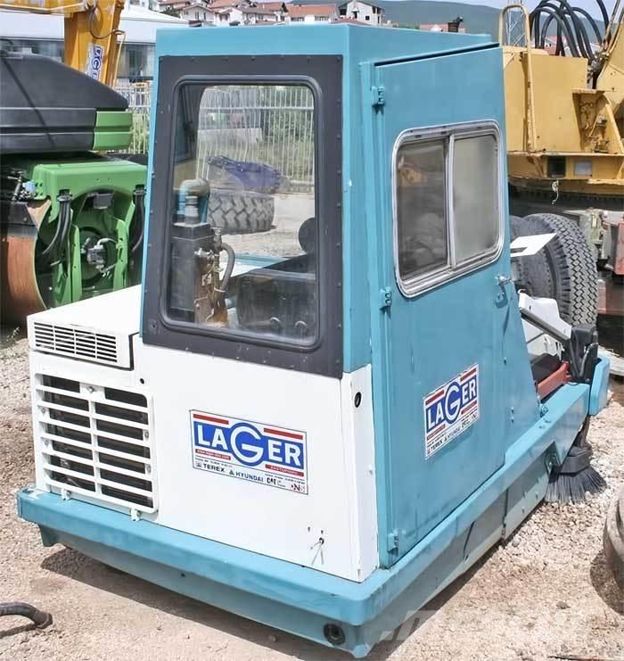 Tennant NV 275 Sweeper trucks