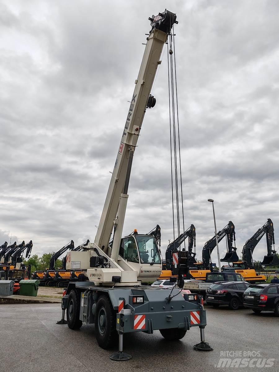Terex RC30 Rough terrain cranes