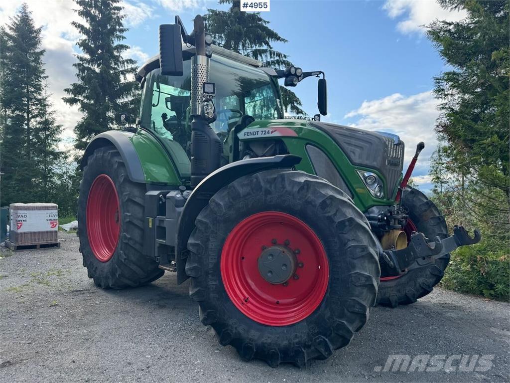 Fendt 724 Vario Tractors