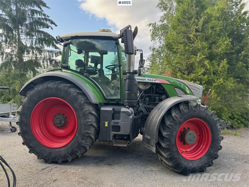Fendt 724 Vario Tractors