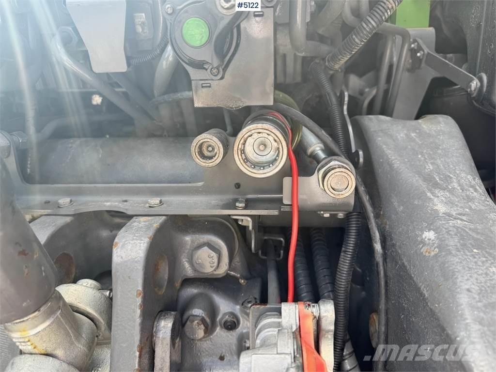 Fendt 828 Vario Tractors