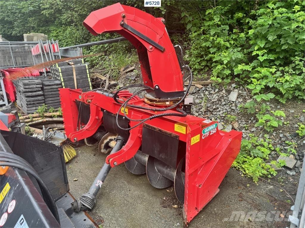 Globus GTF 250-19 Snow blades and plows