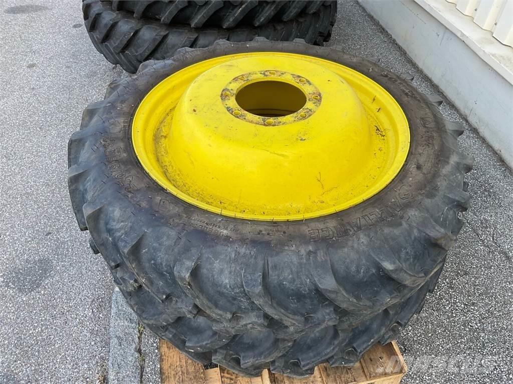  270/95R32 - 340/85R46 Tyres, wheels and rims