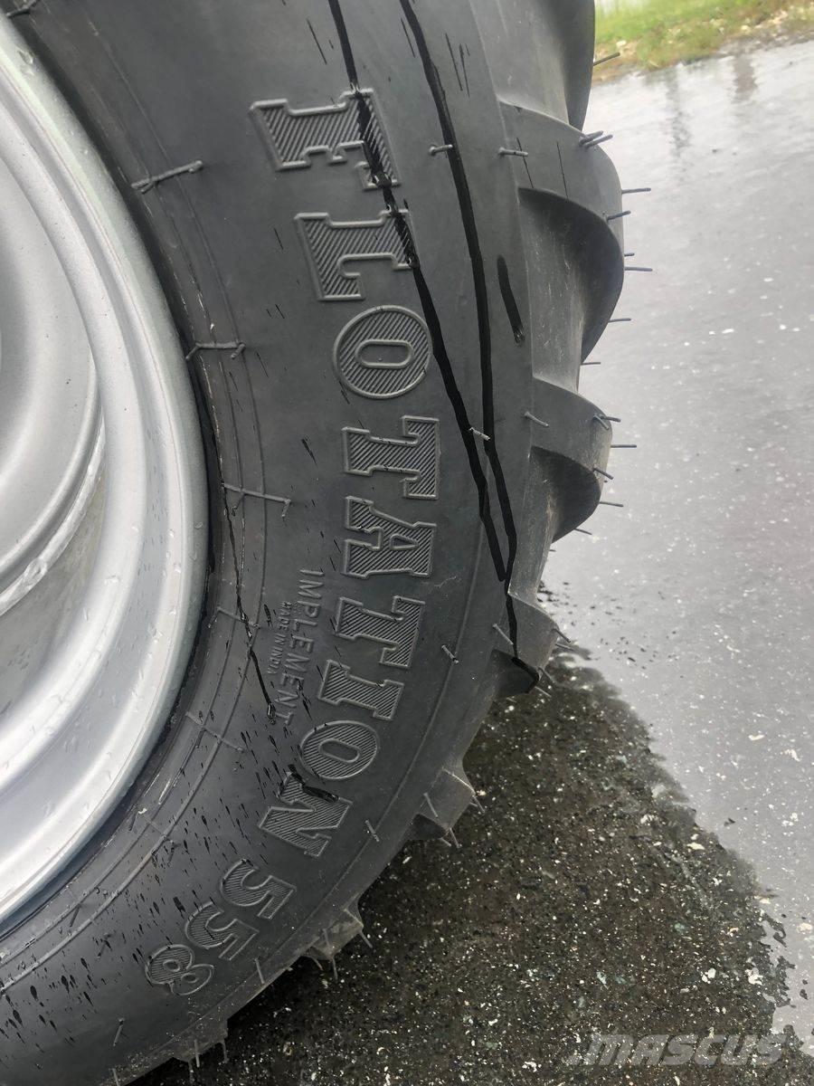 BKT Flotation 558 Tyres, wheels and rims