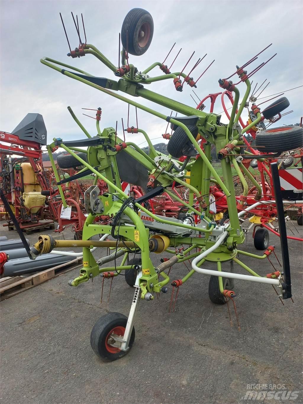 CLAAS Volto 800 Rakes and tedders