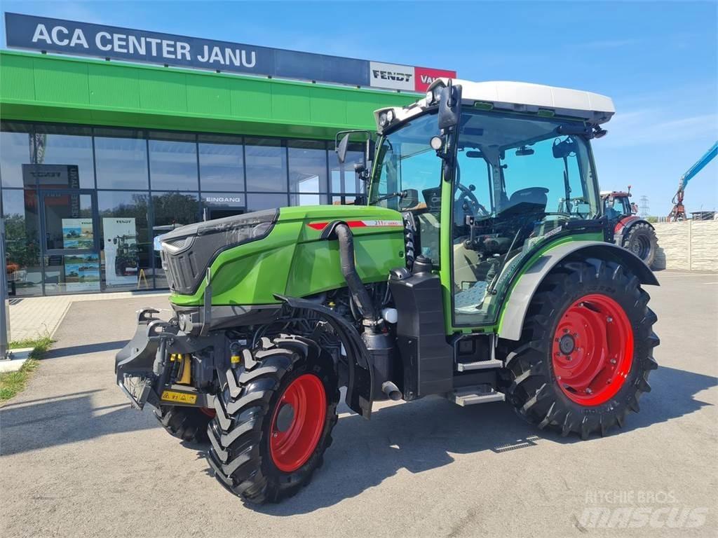 Fendt 211 Vario F Tractors