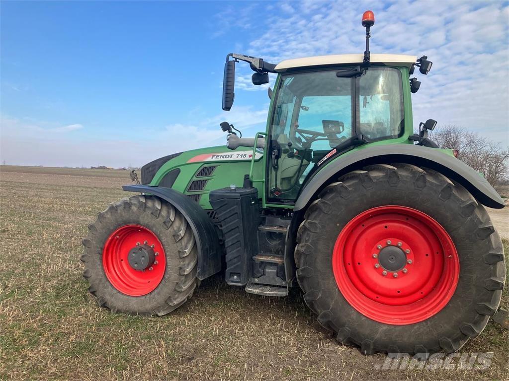 Fendt 718 Vario Tractors