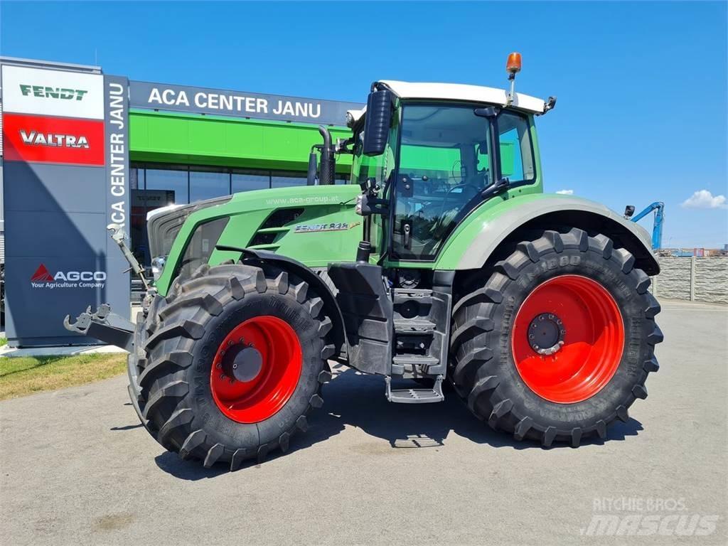 Fendt 828 Vario Tractors