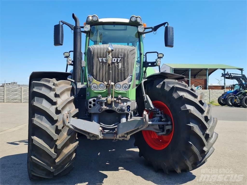 Fendt 828 Vario Tractors