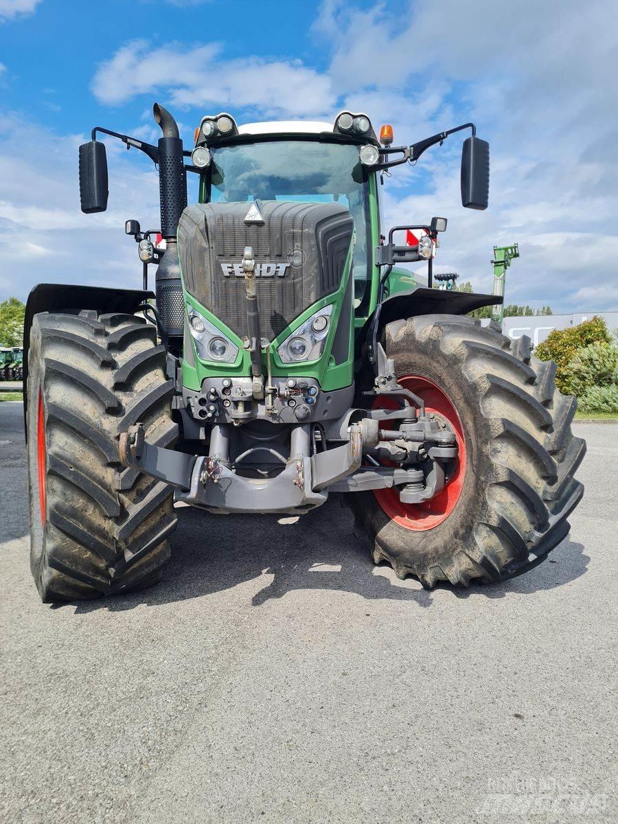 Fendt 927 Vario Tractors