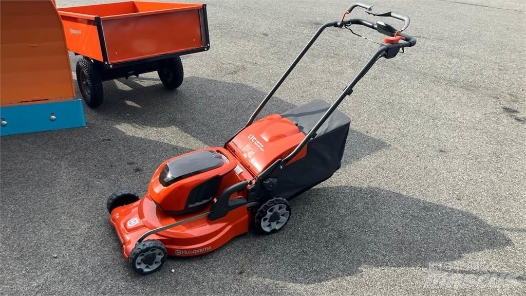 Husqvarna LC 347iVX Riding mowers