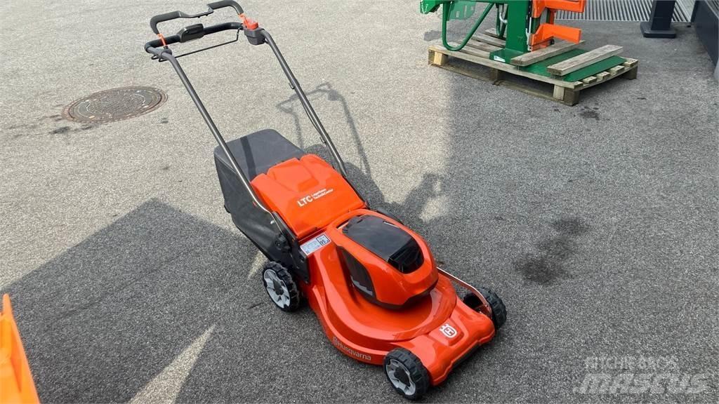 Husqvarna LC 347iVX Riding mowers