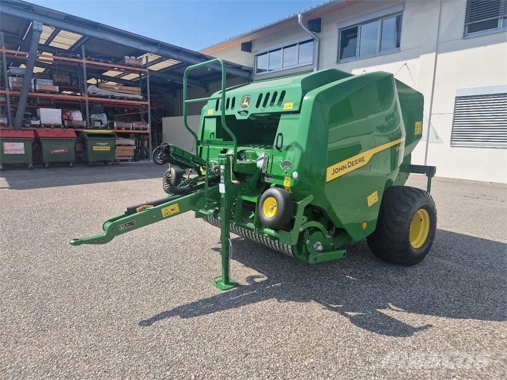 John Deere F441M Round balers