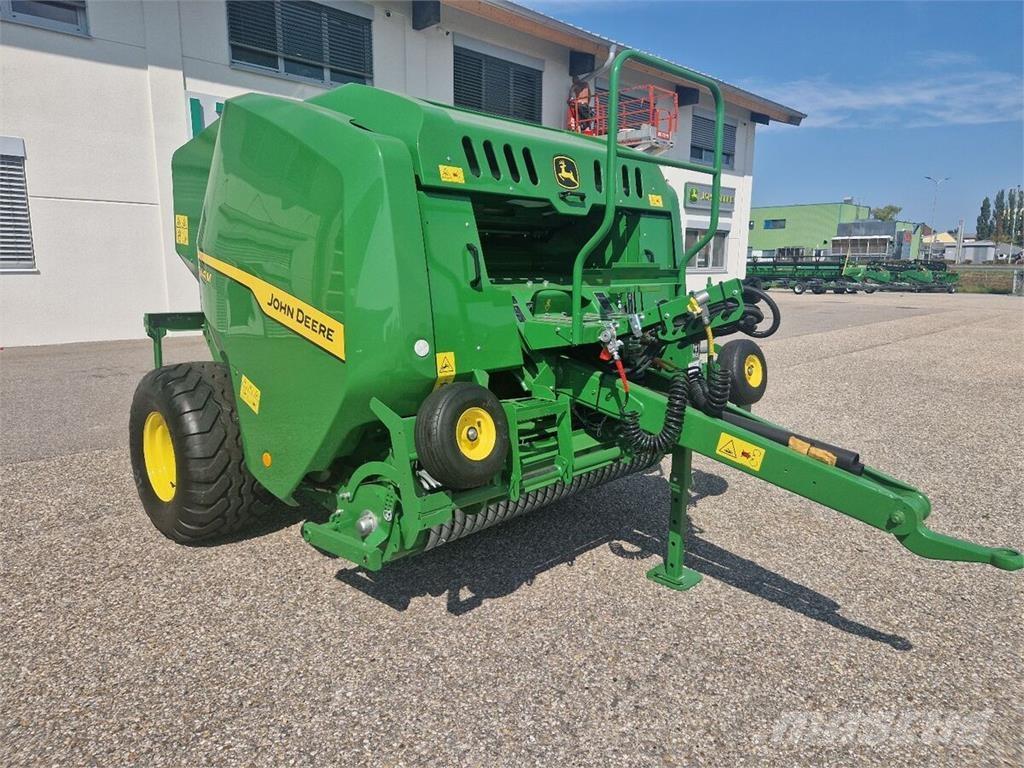 John Deere F441M Round balers