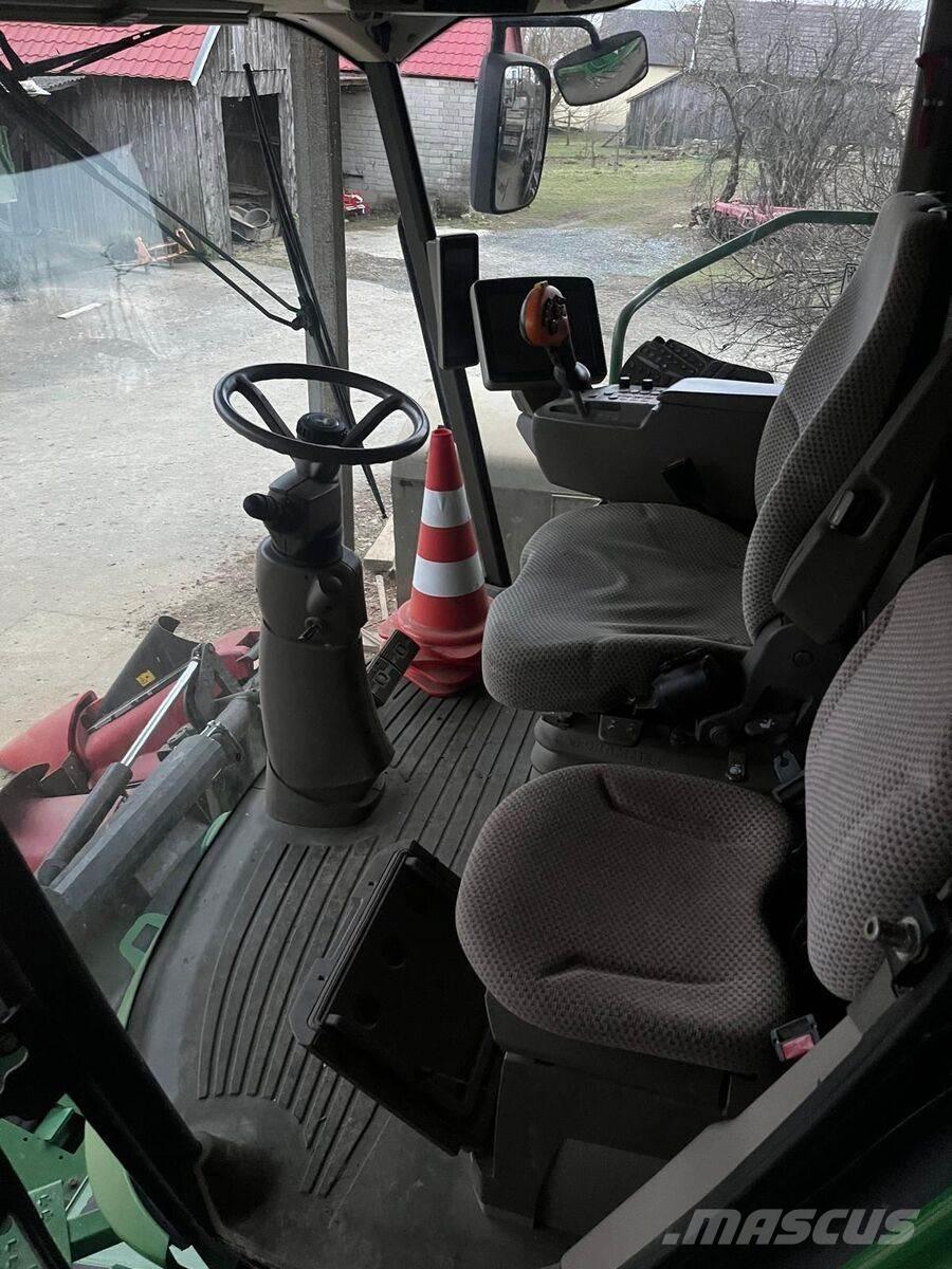 John Deere S670i Combine harvesters