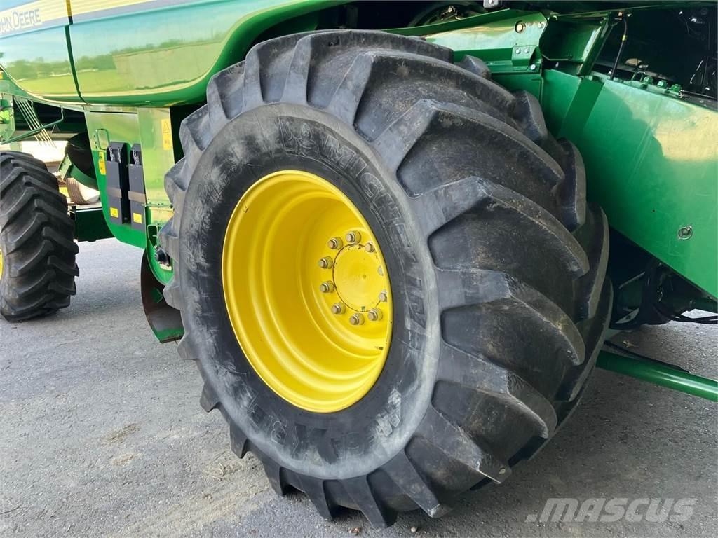 John Deere T560HM Combine harvesters