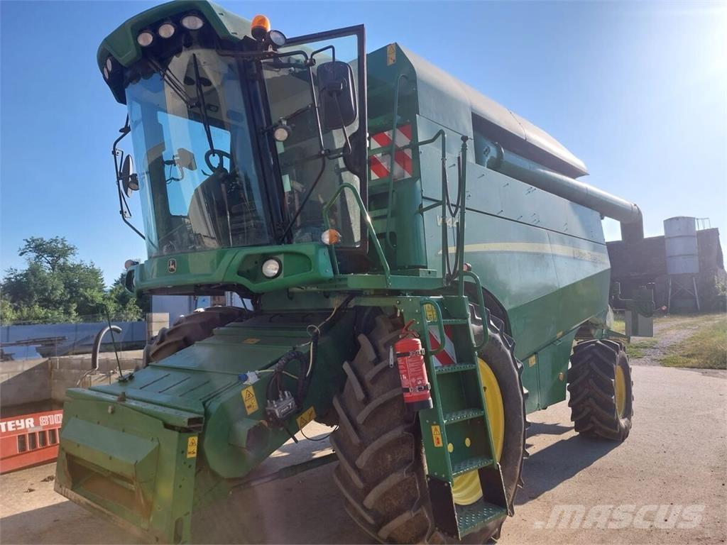 John Deere W440 Combine harvesters