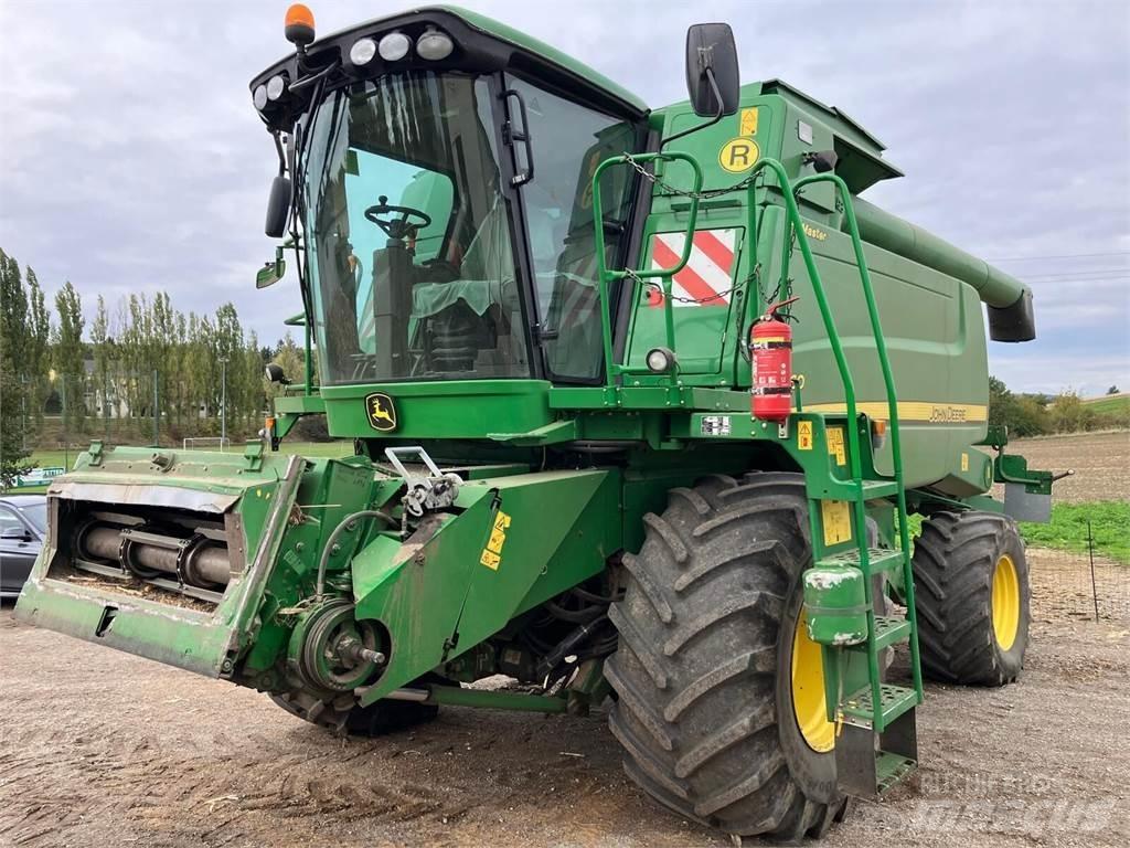 John Deere W660 HM Combine harvesters
