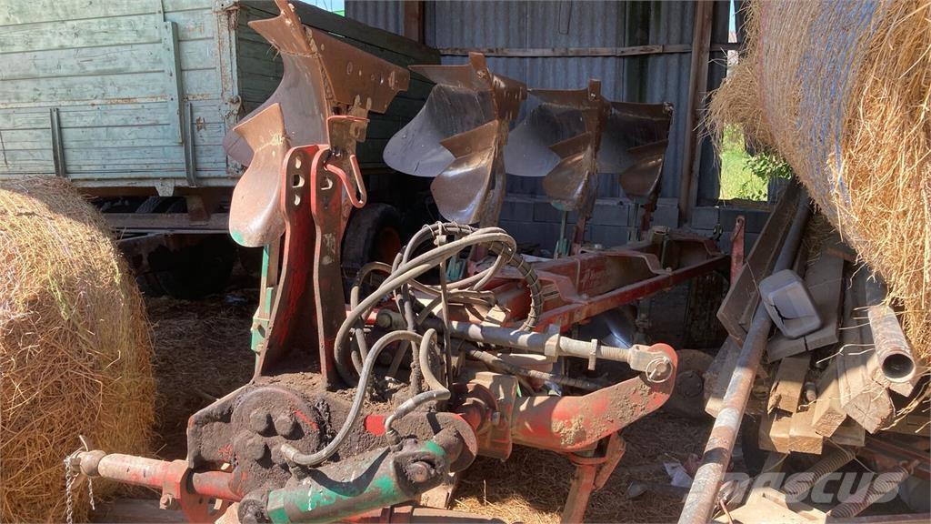 Kverneland LB 100 Ploughs