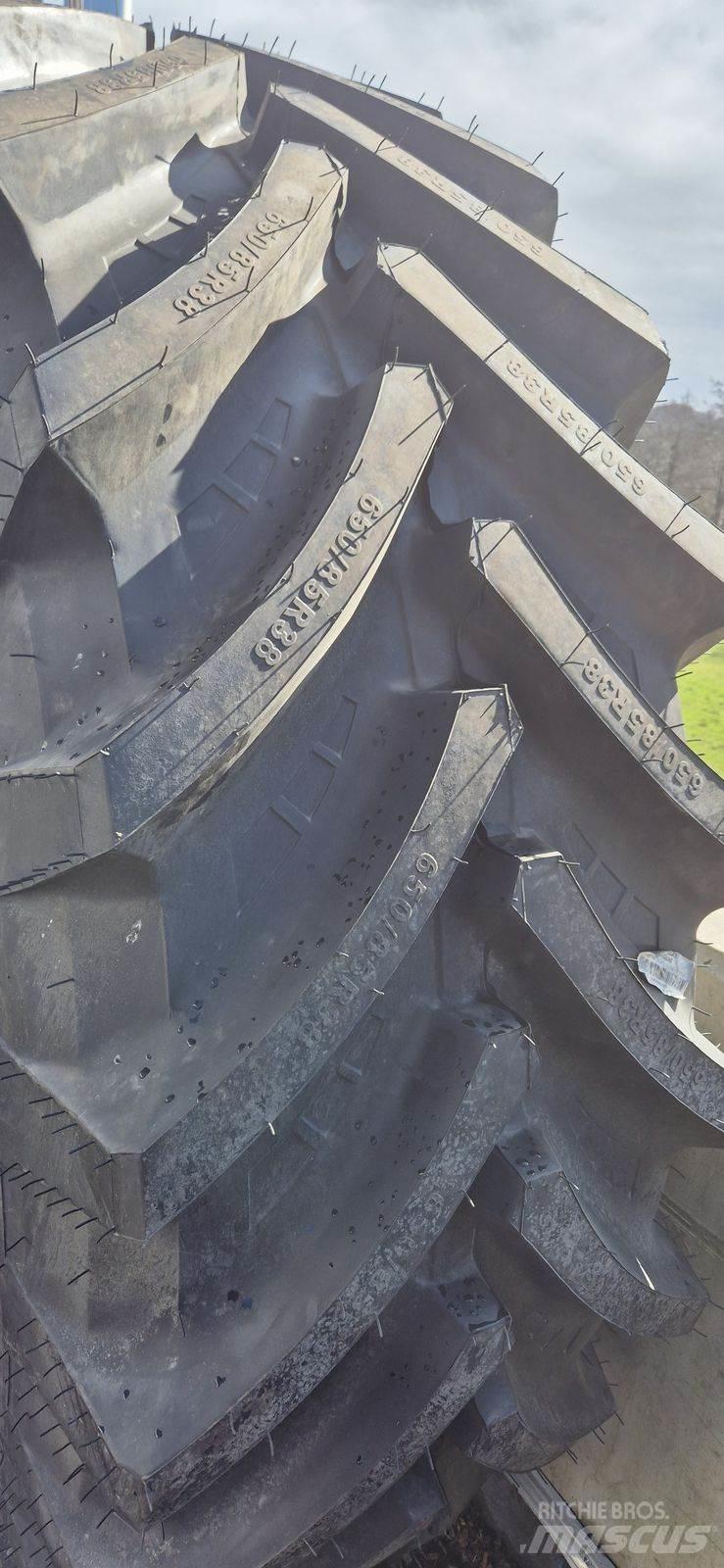 Petlas 650/85 R38 Tyres, wheels and rims