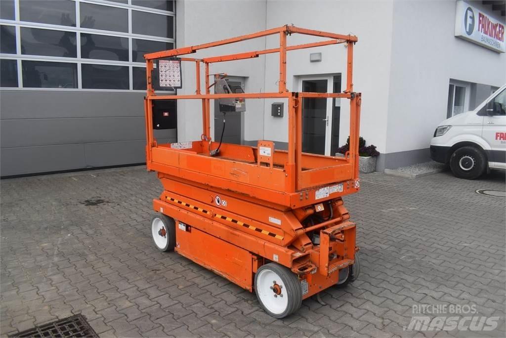 SkyJack SJ III 3220 Articulated boom lifts