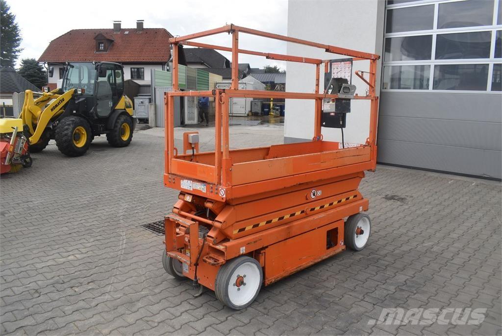 SkyJack SJ-III 3220 Articulated boom lifts