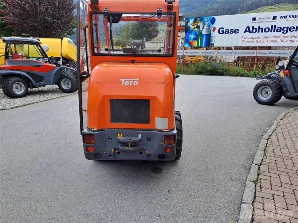 Toyo 840 Front loaders and diggers