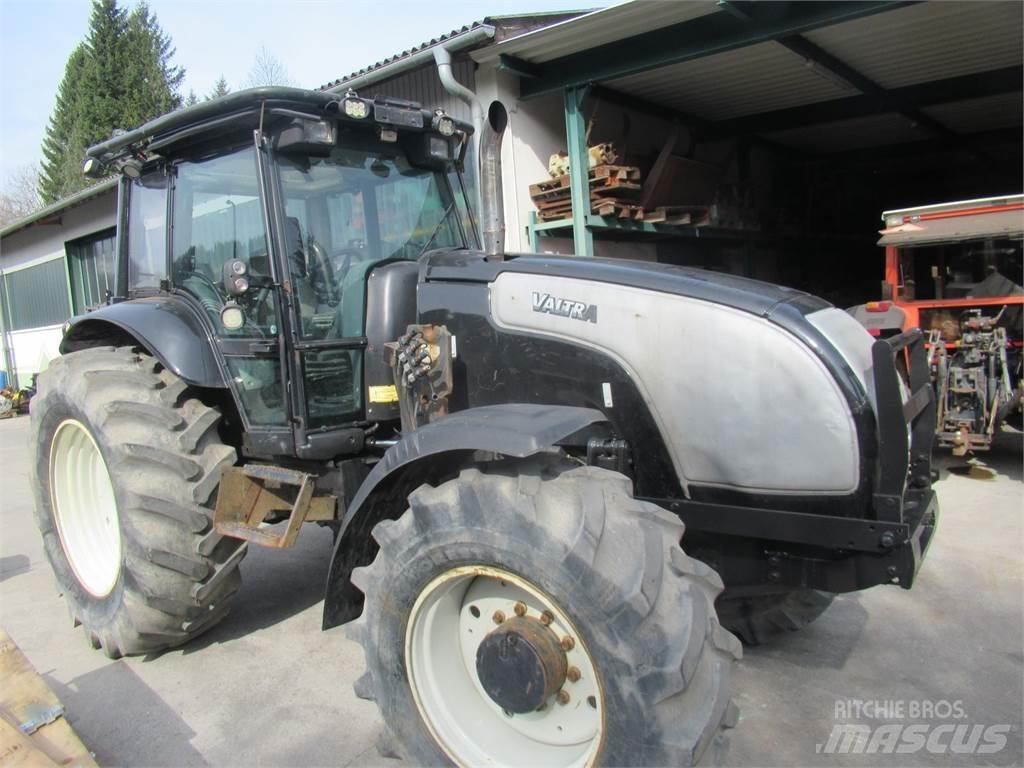 Valtra XM 130 Tractors