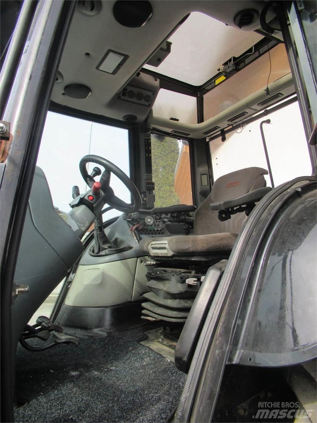 Valtra XM 130 Tractors