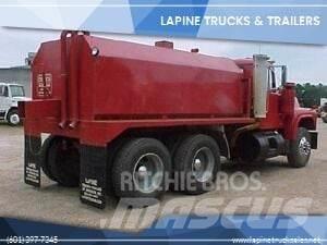Mack R690ST Water bowser