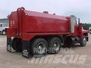 Mack R690ST Water bowser