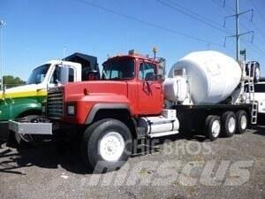 Mack RD690S Other trucks