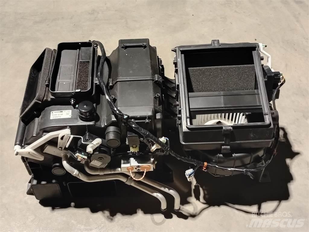 Hitachi 4621638 Heating and thawing equipment