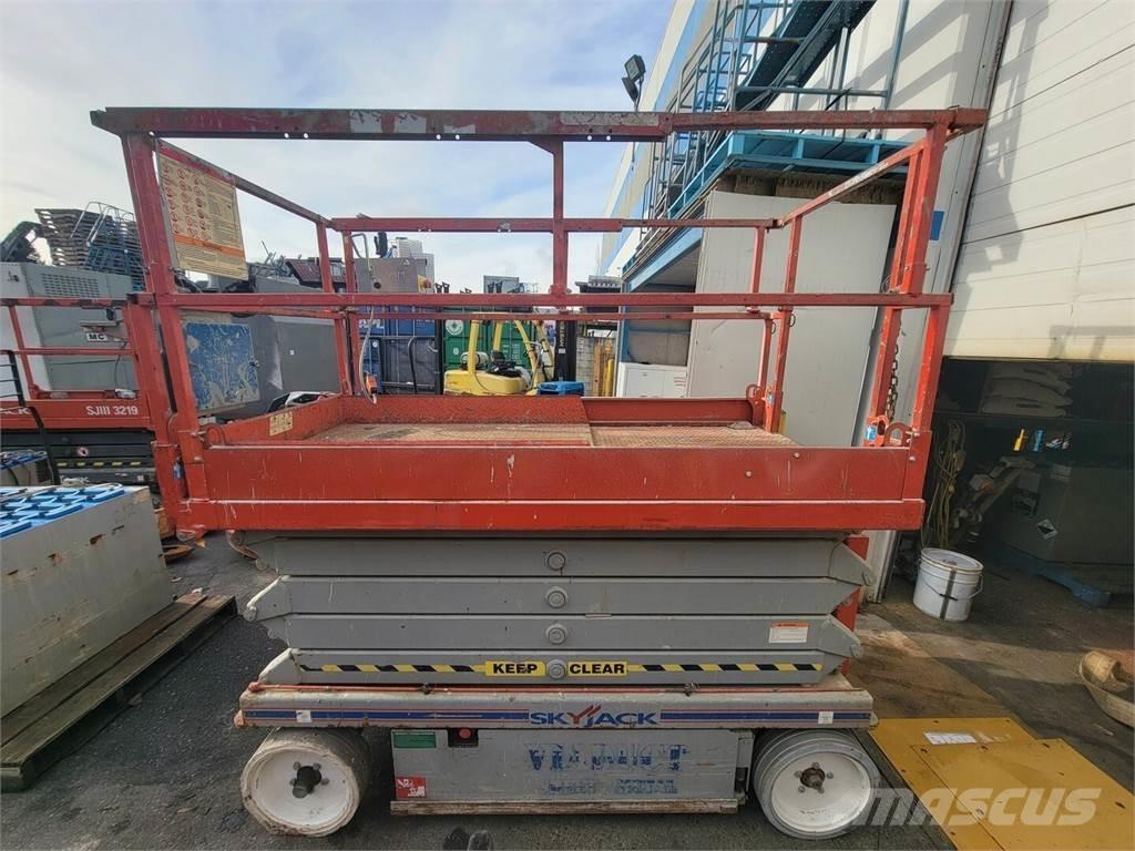 SkyJack SJ3 4632 Scissor lifts