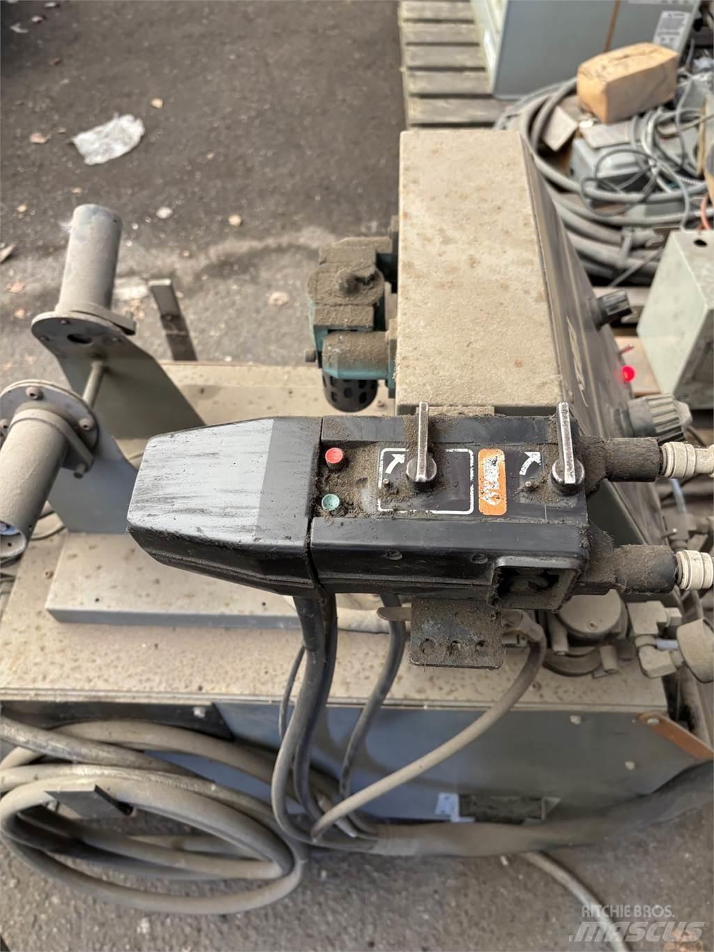  TAFA-PRAXAIR 8830 Welding Equipment