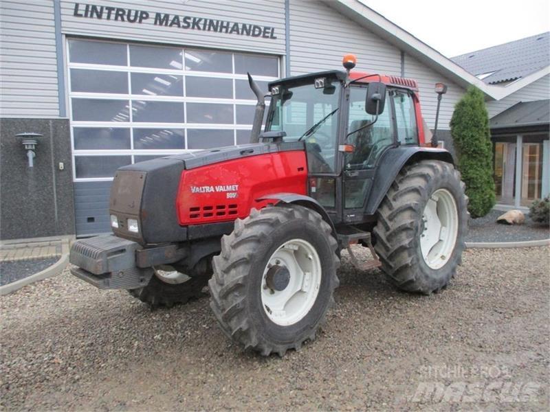 Valmet 8050 Tractors