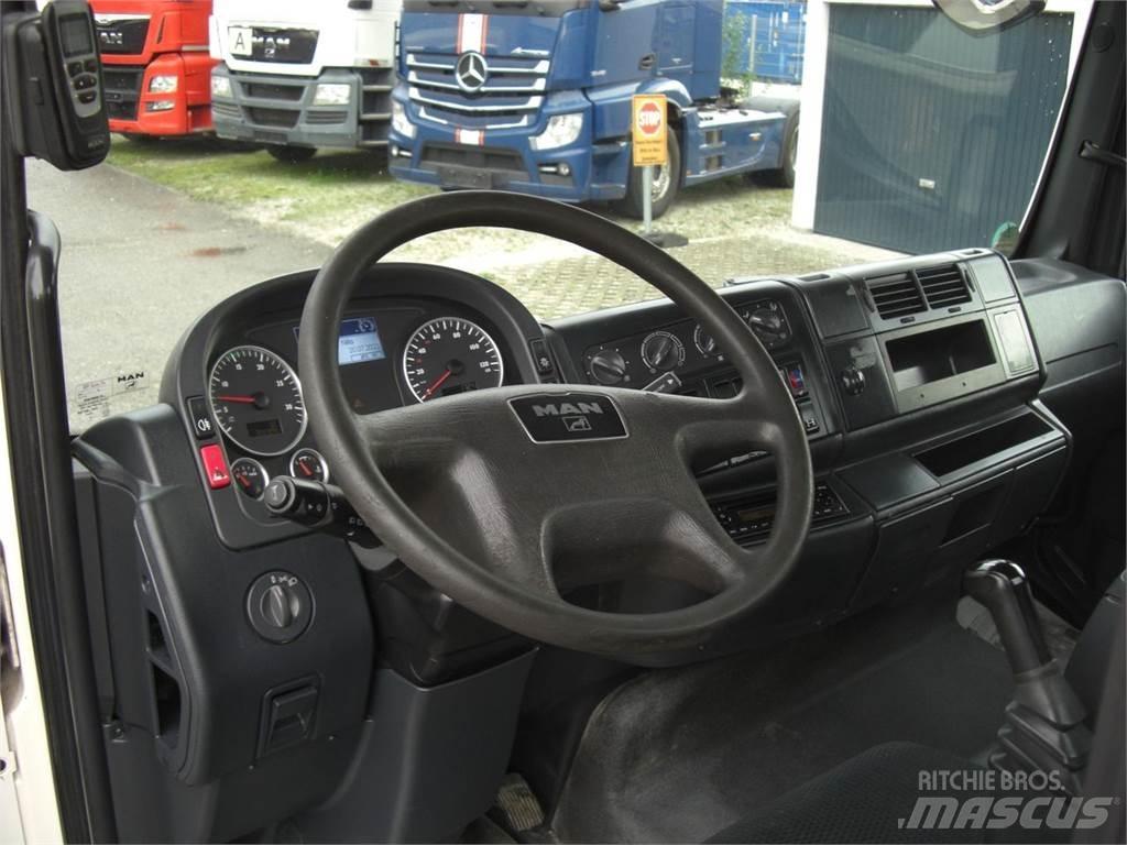 MAN 8180L Curtain sider trucks