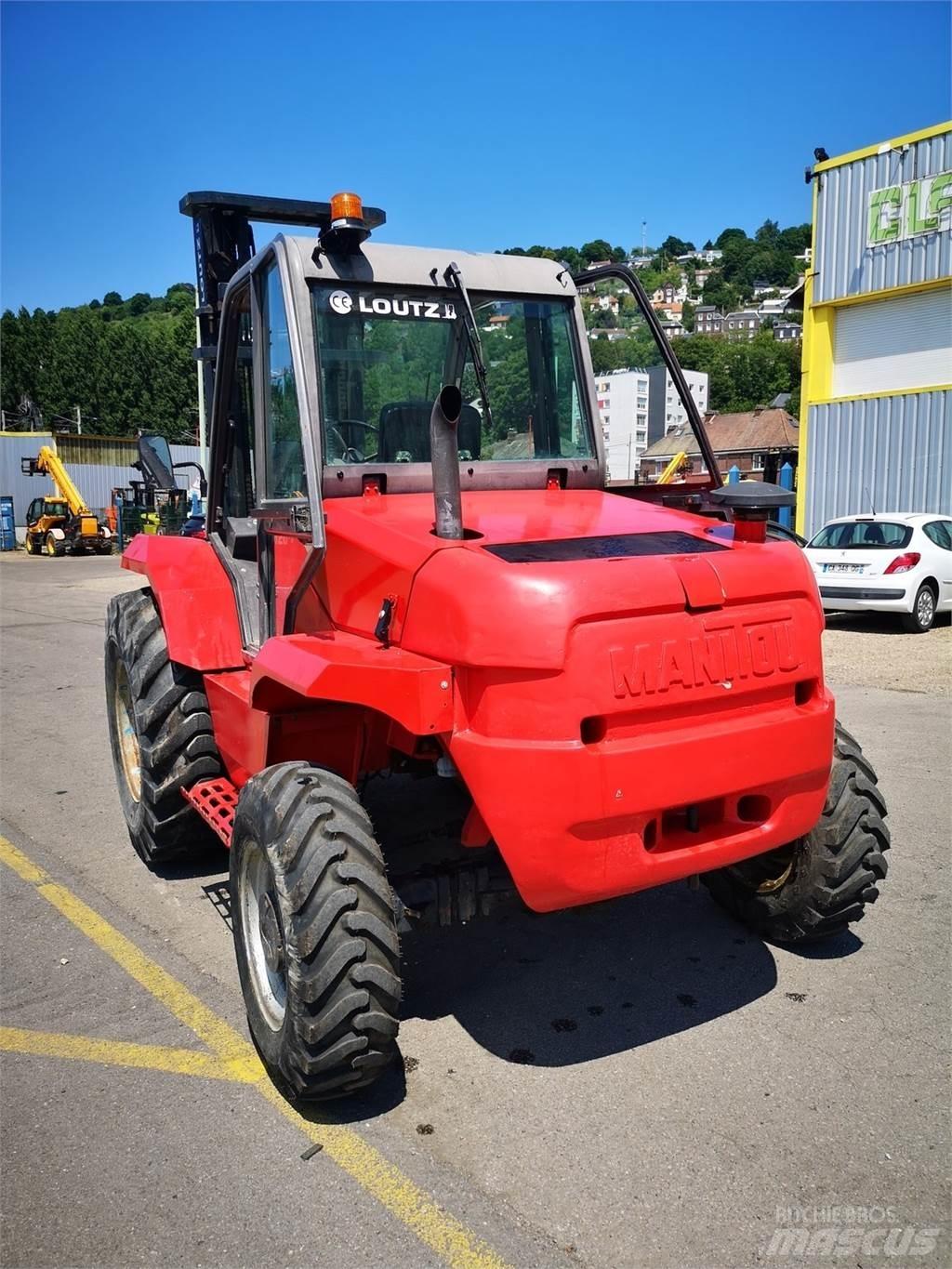 Manitou M26-4 Rough terrain truck