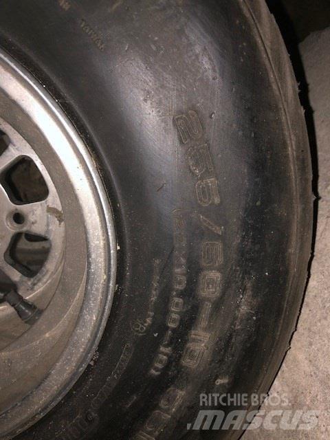  - - -  Honda Tyres, wheels and rims